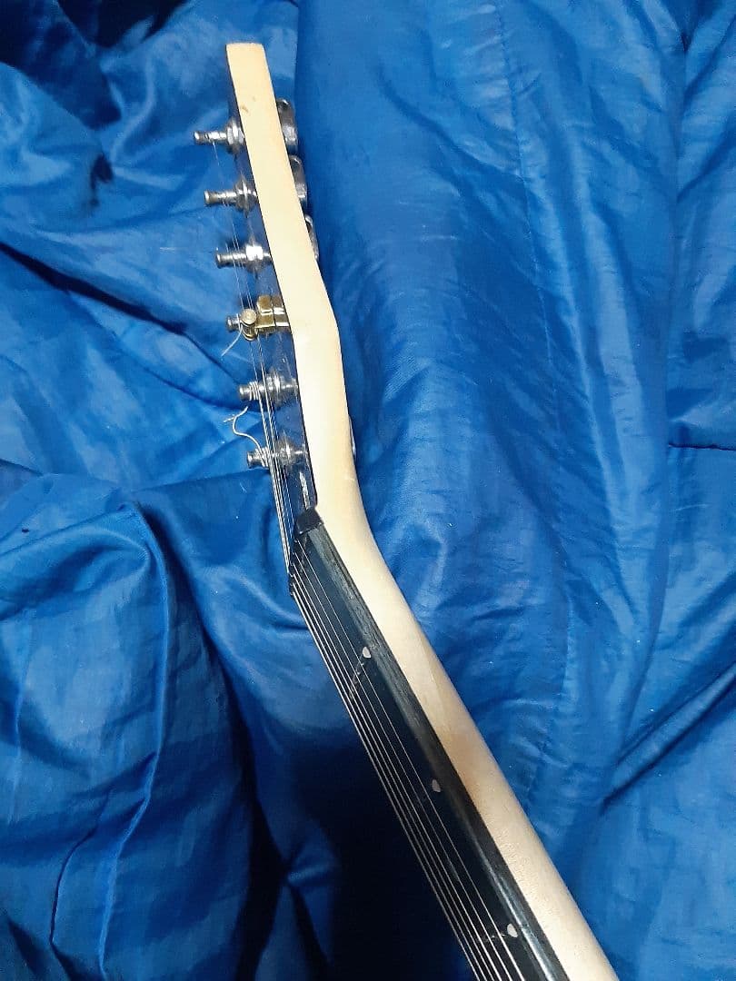 ジャンク世界に1本ＡＩＹストラトタイプギターSSH白24F調整済