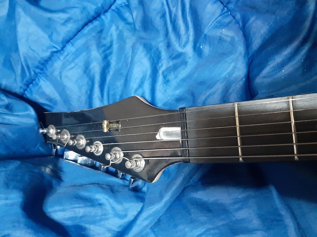 ジャンク世界に1本ＡＩＹストラトタイプギターSSH白24F調整済