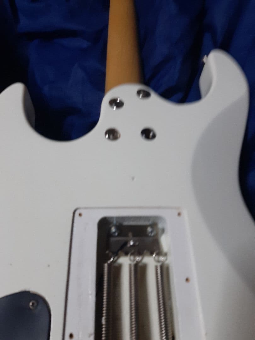 ジャンク世界に1本ＡＩＹストラトタイプギターSSH白24F調整済