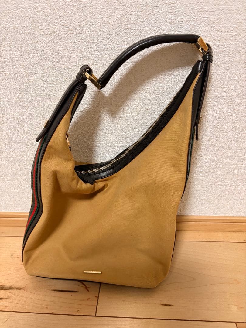 GUCCI ベージュ ショルダーバッグ