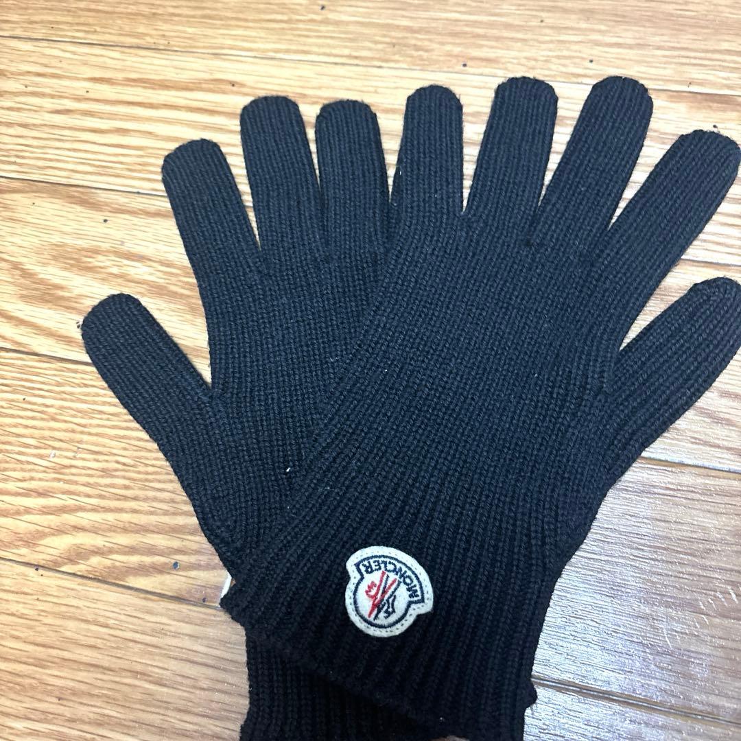 未使用に近い！モンクレール手袋