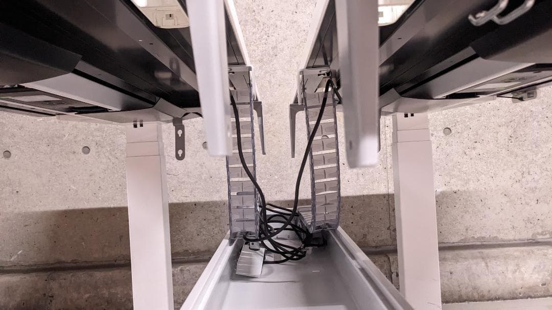 【稼働品】オカムラ スイフト 電動昇降デスク ベンチタイプ（対面 2台）