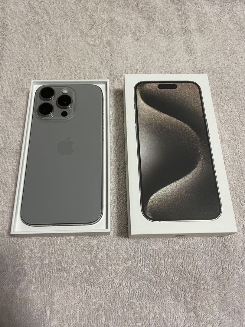 iPhone15 Pro ナチュラルチタニウム　256GB 本体