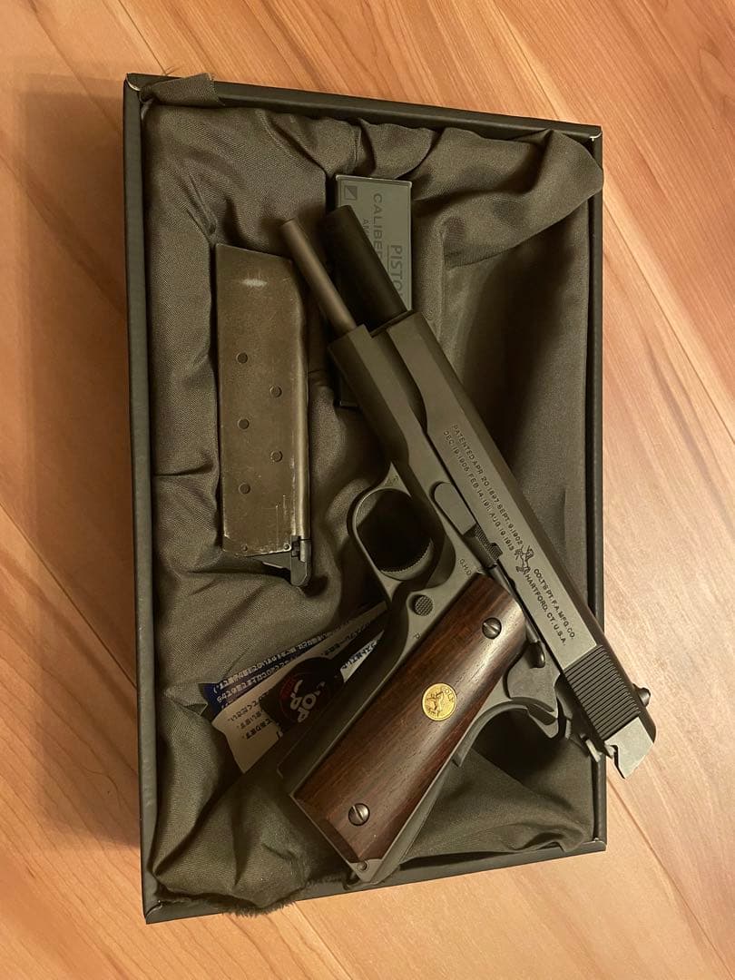 コルト・ガバメント 木製グリップ