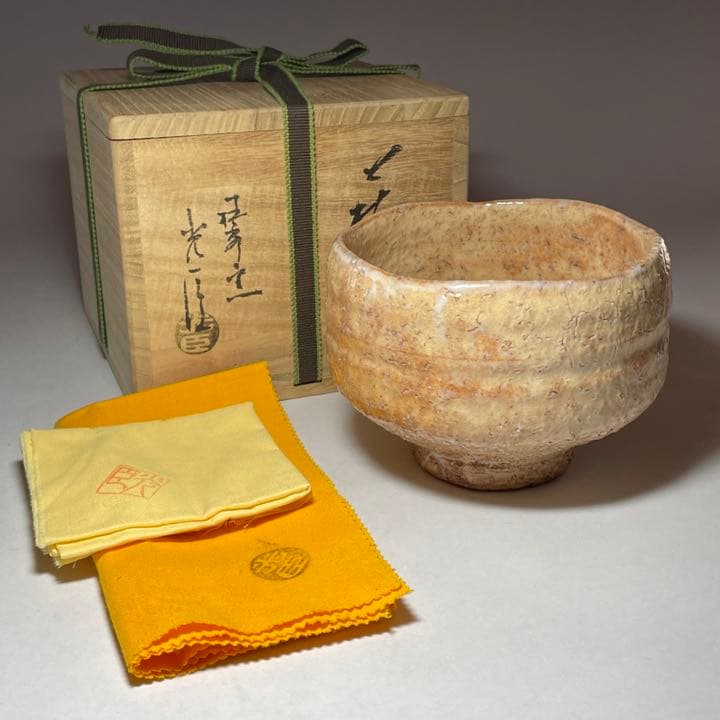 ◆萩焼茶碗 『小野光臣』作 椿秀窯 四方桟共箱 共布 陶歴付き 茶道具◆