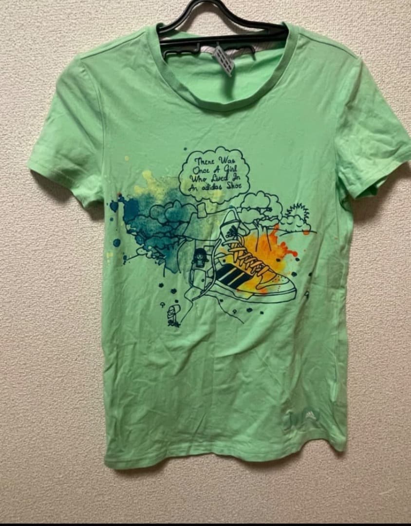スニーカーイラスト 緑色 Tシャツ