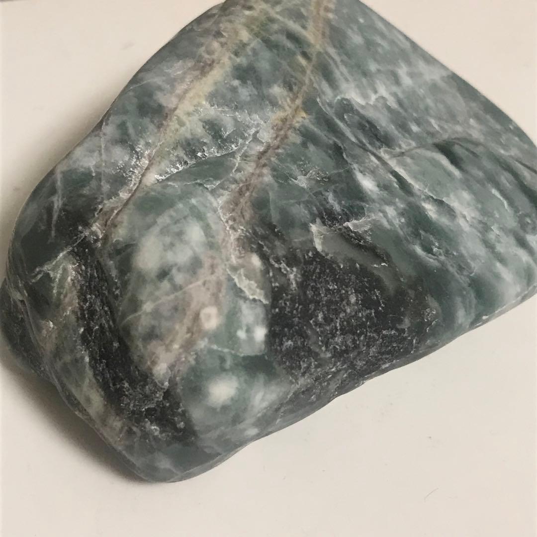 糸魚川翡翠　高透過　271g