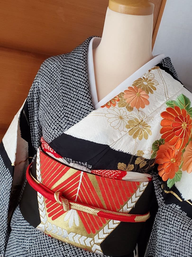 【レトロ調＊美品】振袖&襦袢セット　絞り　刺繍　黒　白　オレンジ　トールサイズ