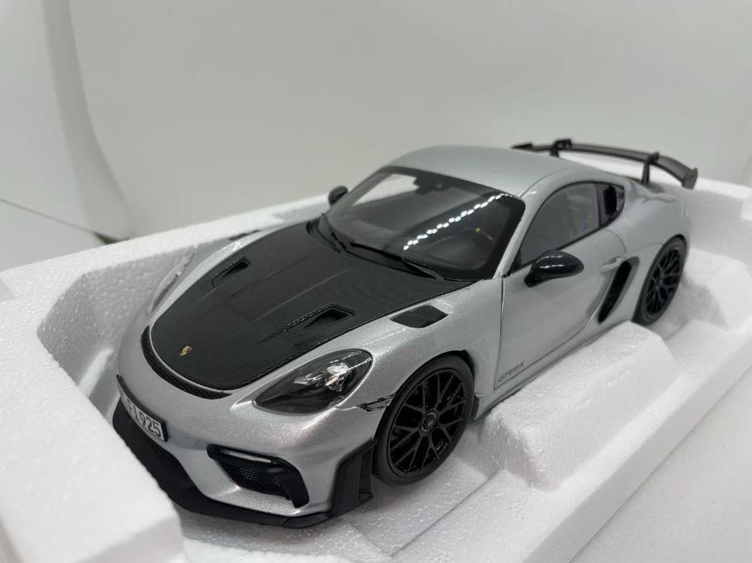 304-050 ノレブ 1/18 ポルシェ Cayman GT4 RS 2023