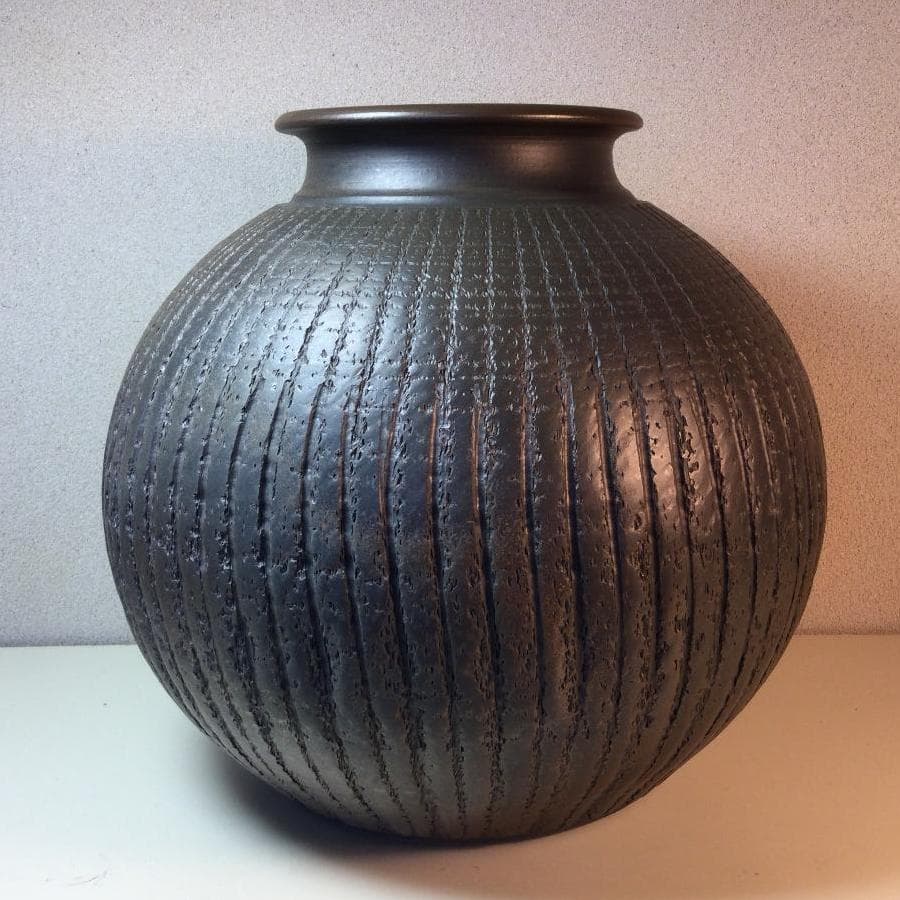 陶芸　手作り陶器　しのぎとびかんな柄壷