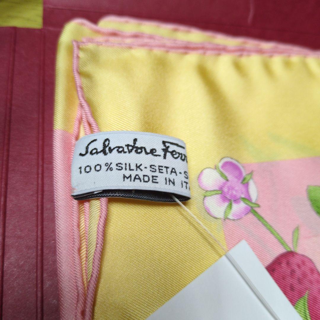 Salvatore Ferragamo シルクスカーフ　花柄　新品未使用