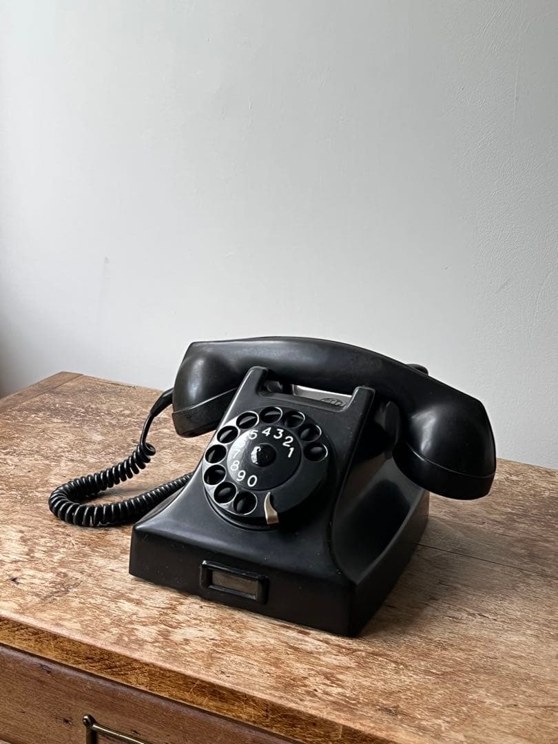 ヴィンテージ イギリス製　ダイヤル式黒電話