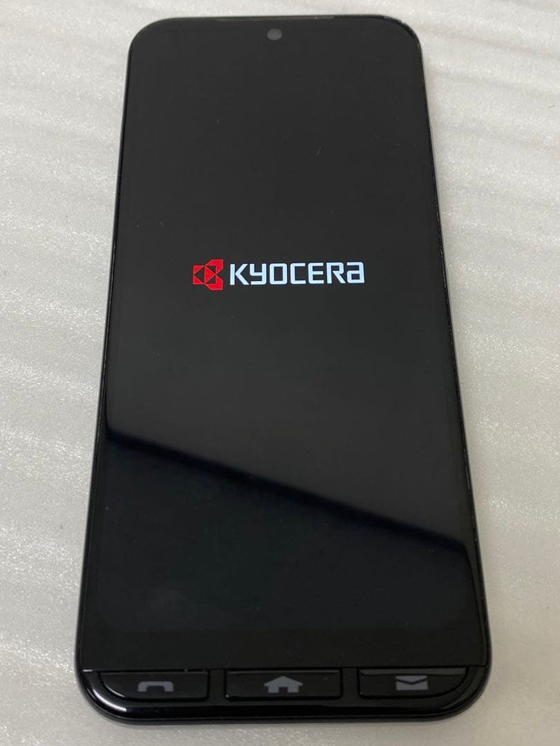 3-3030 京セラ製のスマートフォン「かんたんスマホ3 (A205KC)
