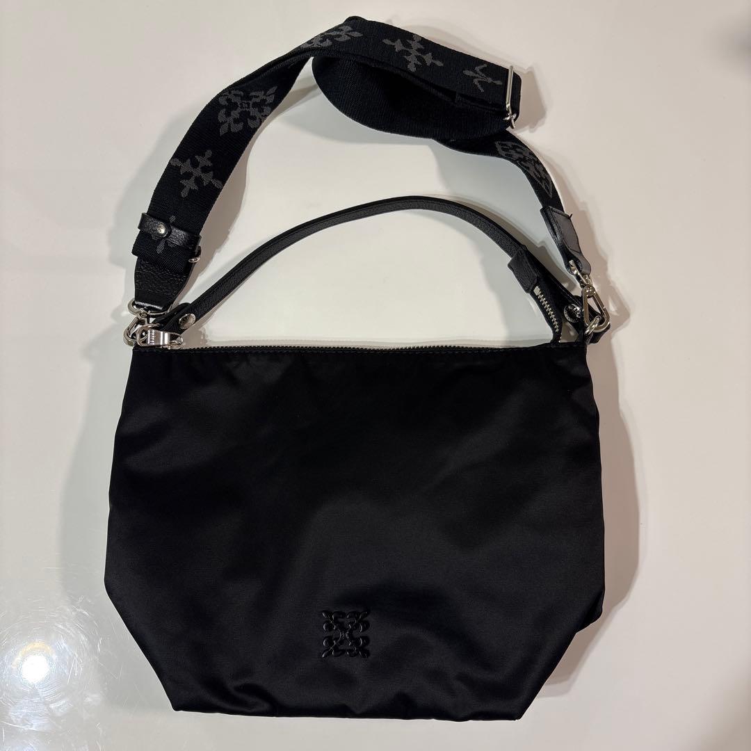 ほぼ未使用ラシット今期クラウズナイロンシンプルショルダー2wayアレンジベルト