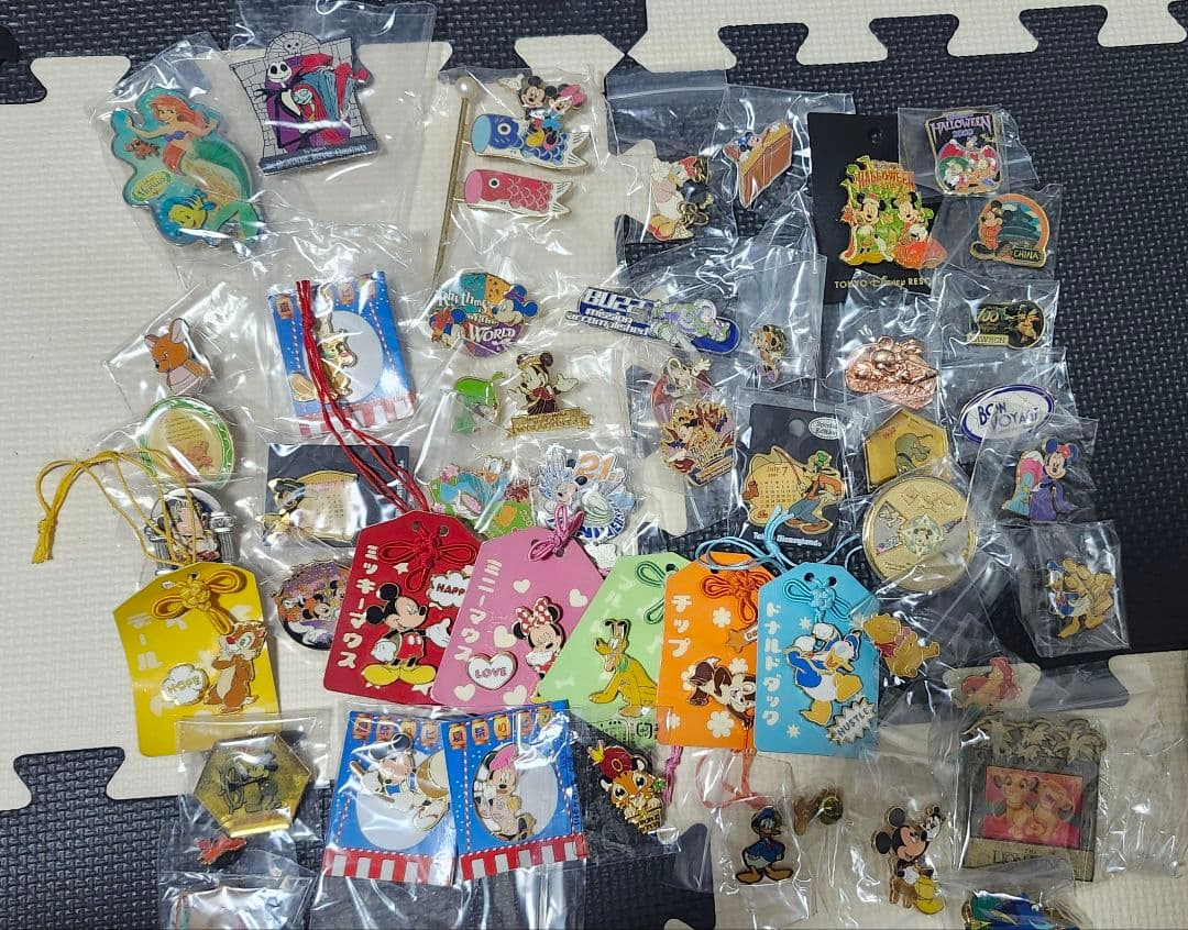 ディズニー　Disney ピンバッジ 200個以上 まとめ売り