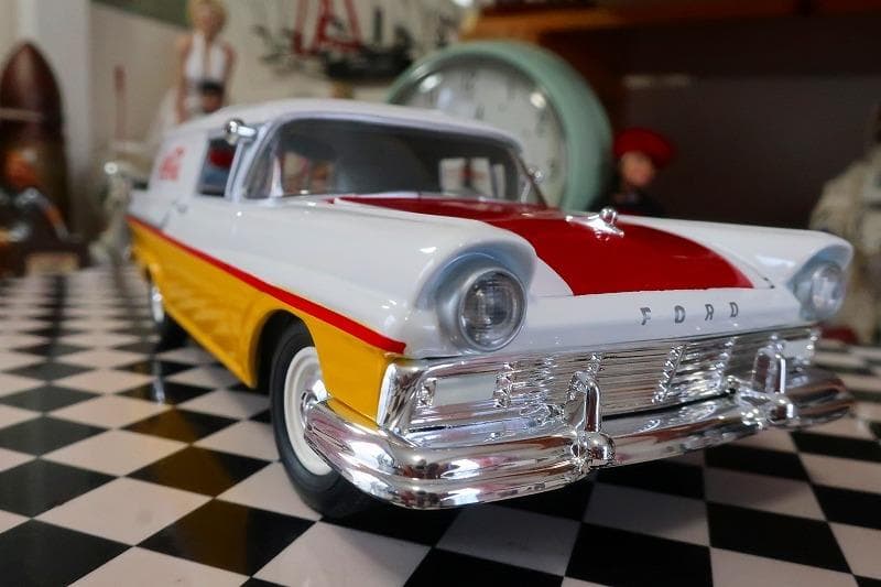 絶版★コカコーラ フォード ワゴン 1957 FORD COURIER メタル製