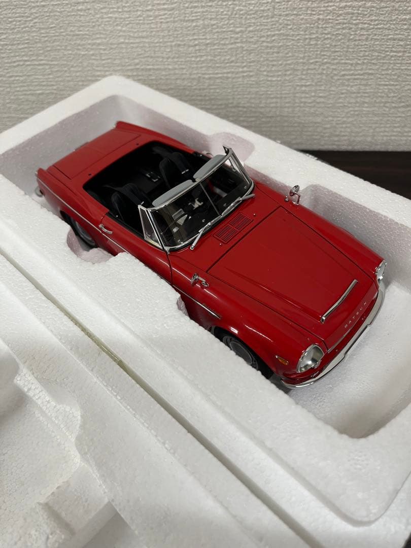オートアート1/18 ダットサン フェアレディ2000 SR311 レッド