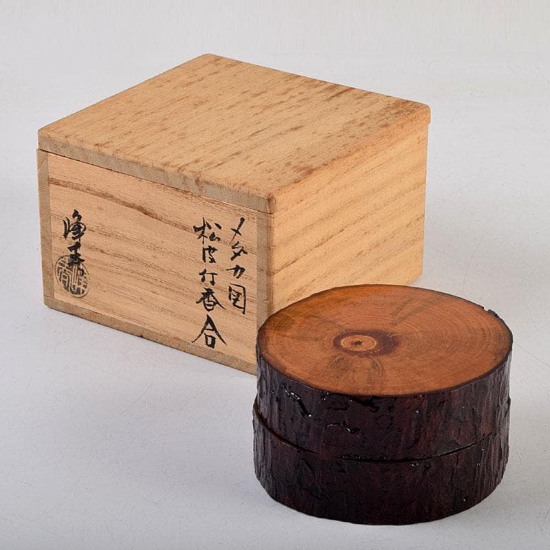 茶道具　加賀蒔絵師　川上峰春作　メダカ図　松皮竹香合　共箱　V　9127