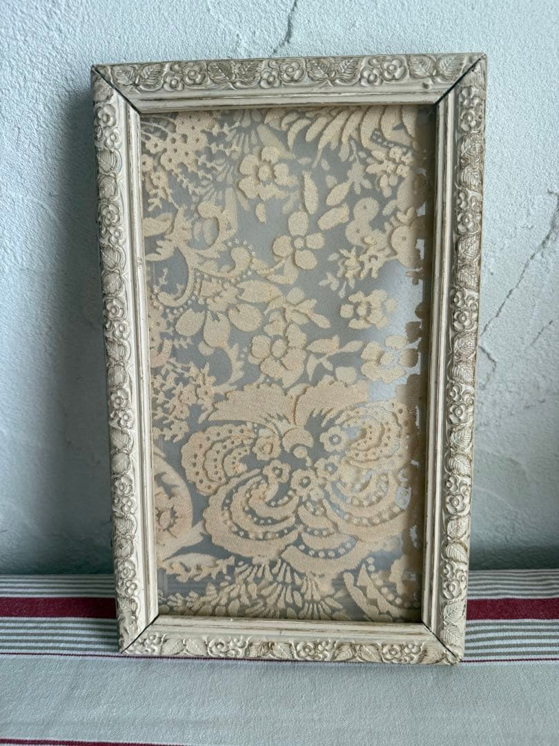 フランスアンティーク　二つ折りフレーム レース花柄