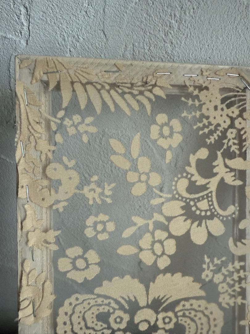 フランスアンティーク　二つ折りフレーム レース花柄