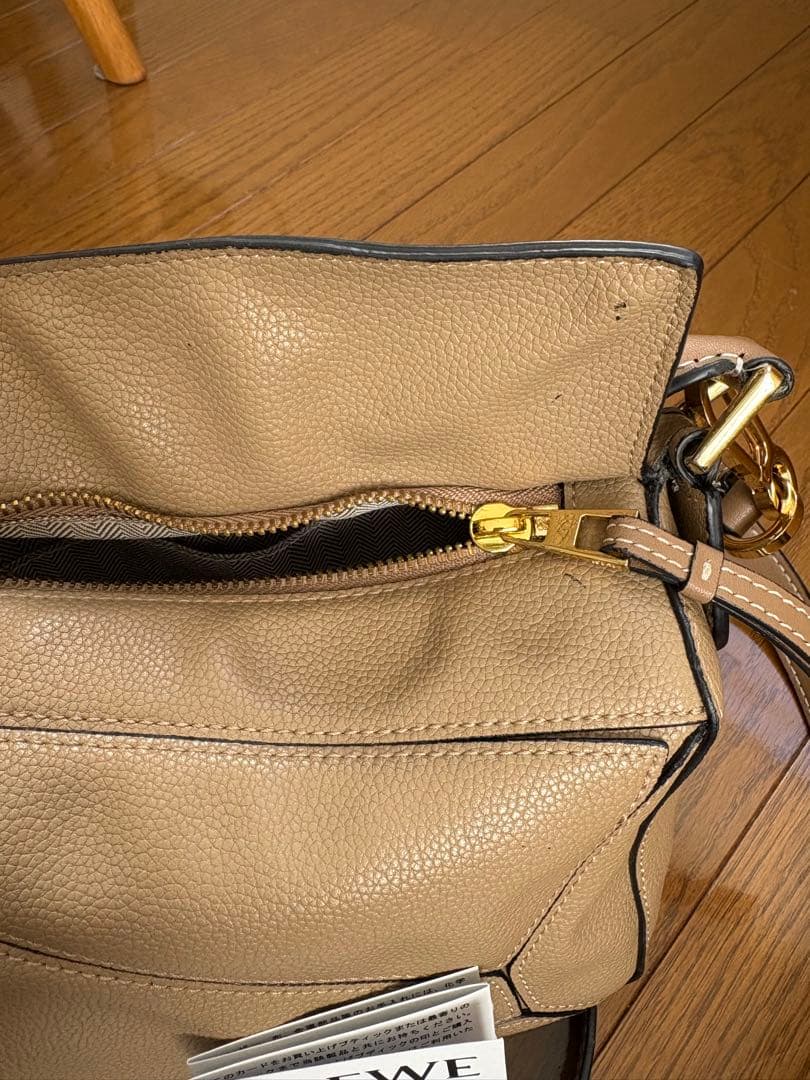 LOEWE ベージュ レザー ショルダーバッグ