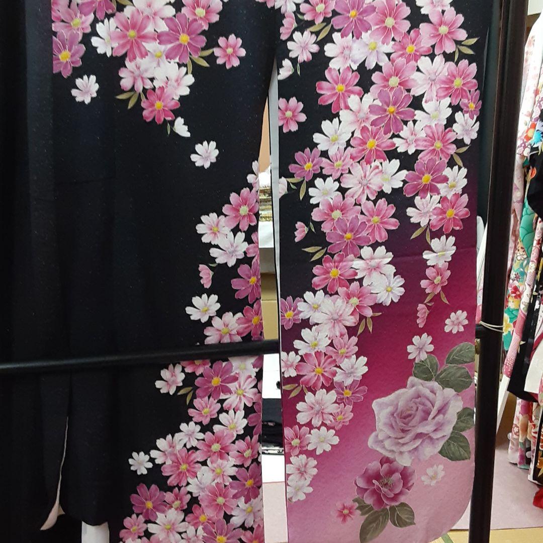 574.正絹振袖、黒バラ、160ぐらい