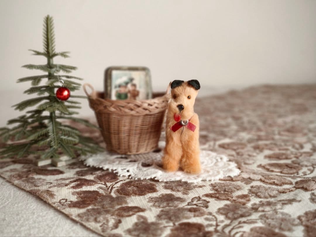 * vintage dog ❀ * 赤い勲章リボンの テリアさん