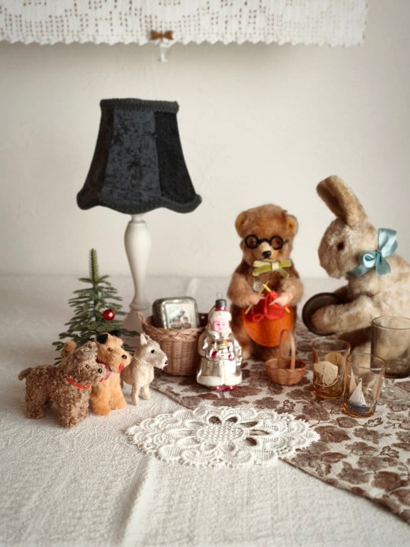 * vintage dog ❀ * 赤い勲章リボンの テリアさん