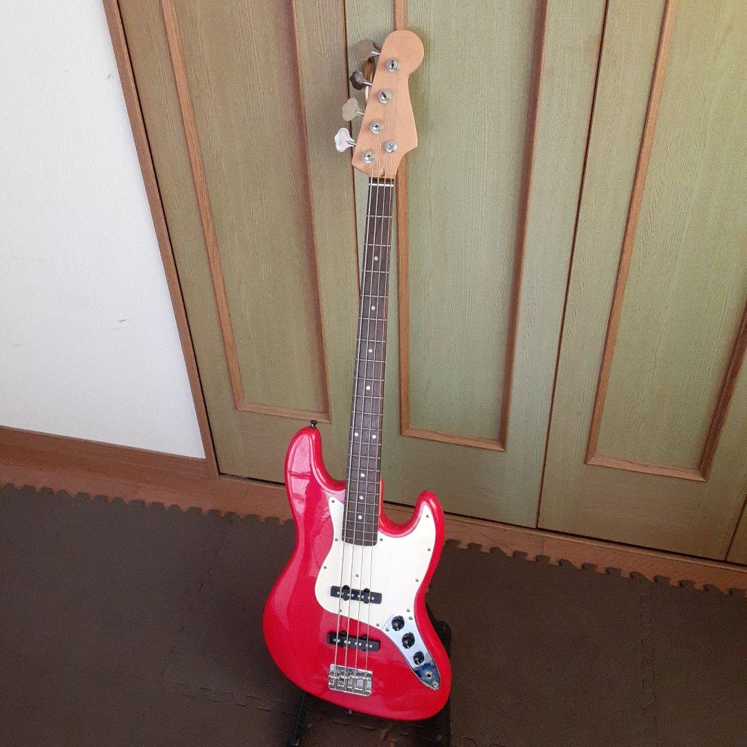 レジェンド　ベースギター　渋いレッド色