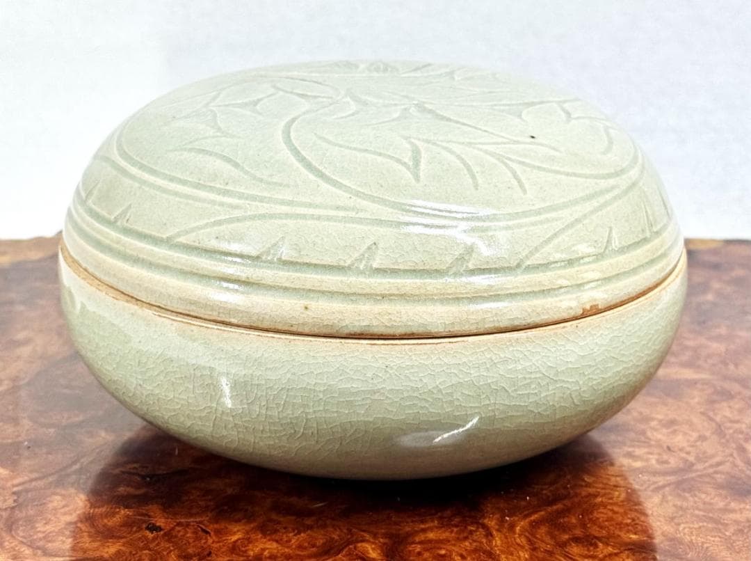 時代物 青磁刻輪花蓋物 捧合 約直径19cm 中国古玩 骨董古美術WWTT376