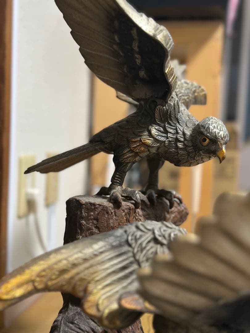 アンティーク金属製 鷲の彫刻 です