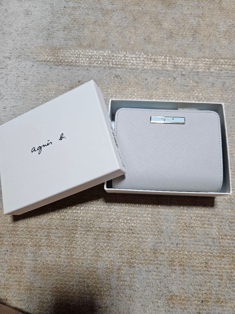 美品　最終値下げ！ アニエスベーライトグレー 二つ折り財布