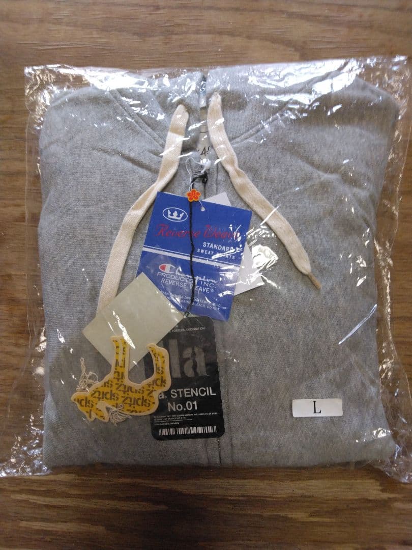 スピッツ20周年記念　ila×champion コラボパーカー　Lサイズ