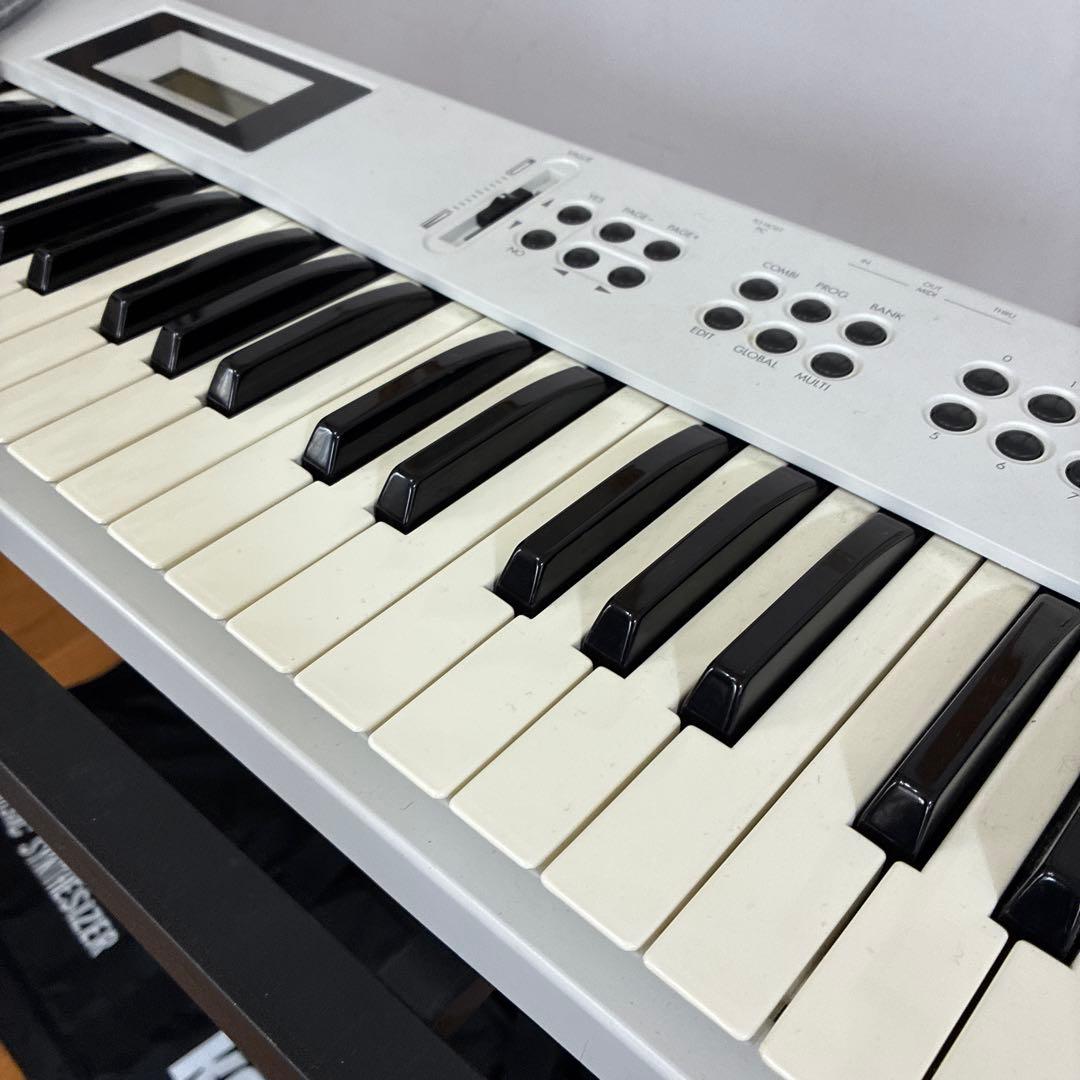 KORG X5D シンセサイザー アダプター、ケース、スタンド付き