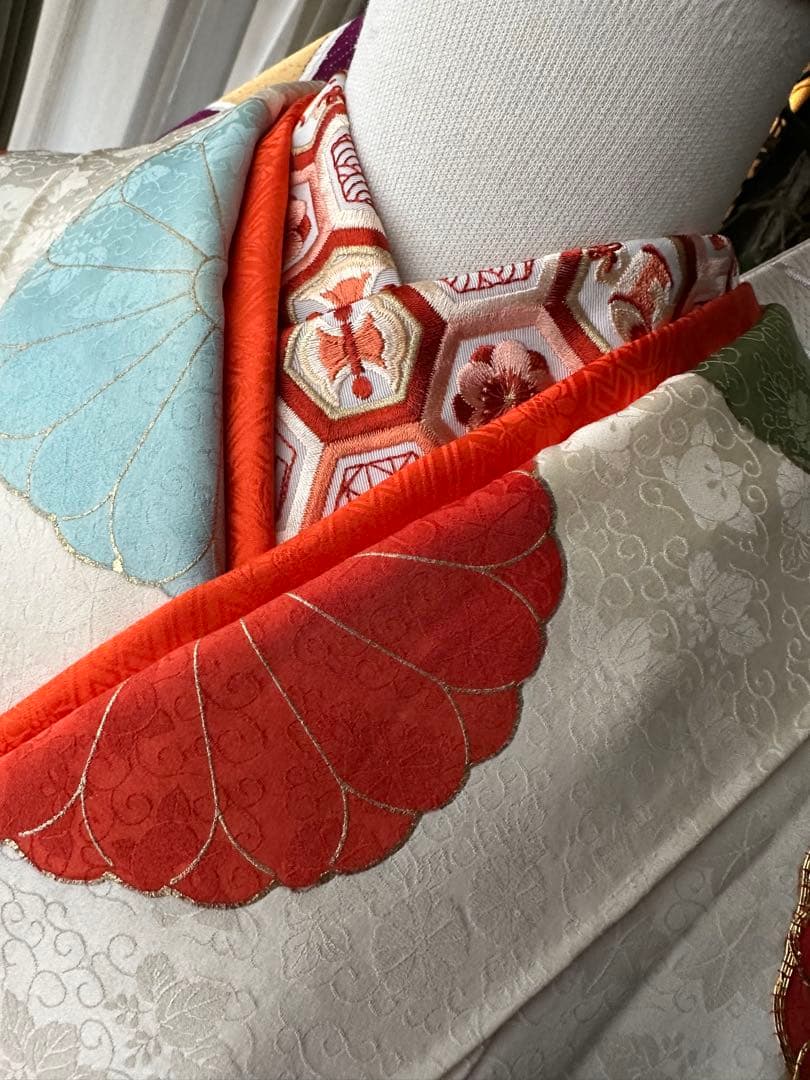 振袖フルセット クリームホワイト×マルチカラードット菊紋 金駒刺繍