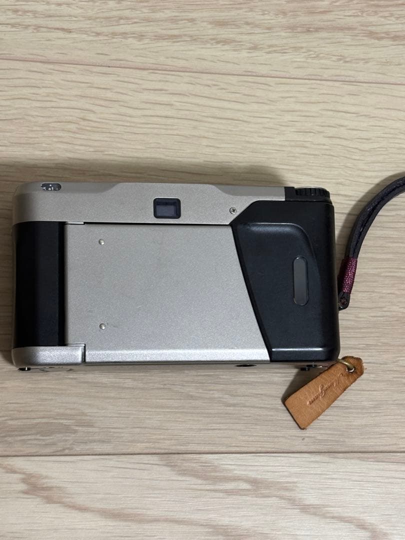 ナ*ル様 コンタックス CONTAX T2 チタン　シルバー フィルムカメラ