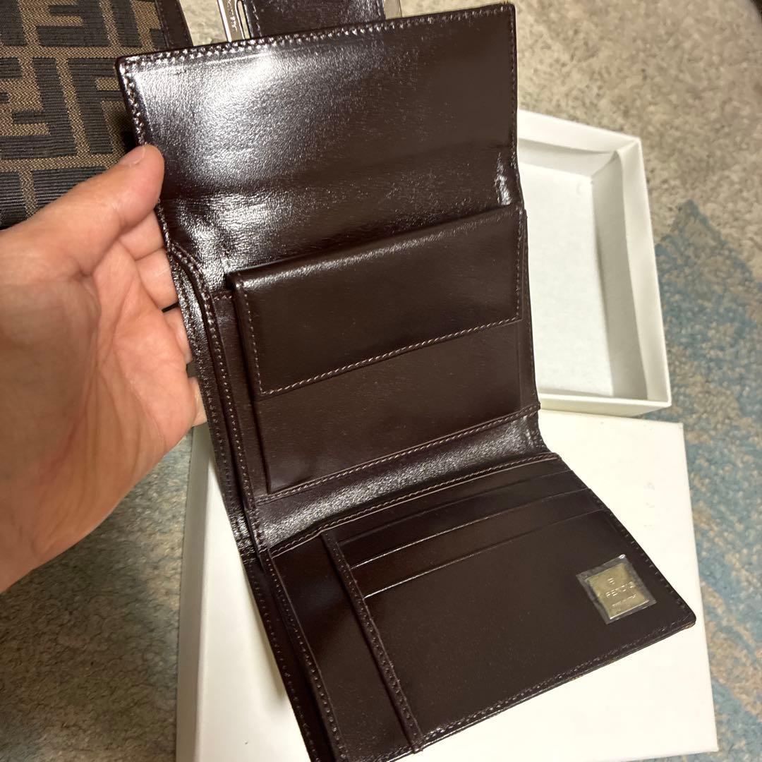 FENDI 新品　三つ折り財布