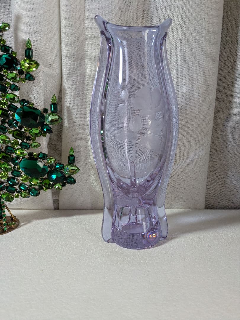 薄紫色の花瓶 　アレキサンドライト　サインアリ　変色ガラス　28cm お値下げ中