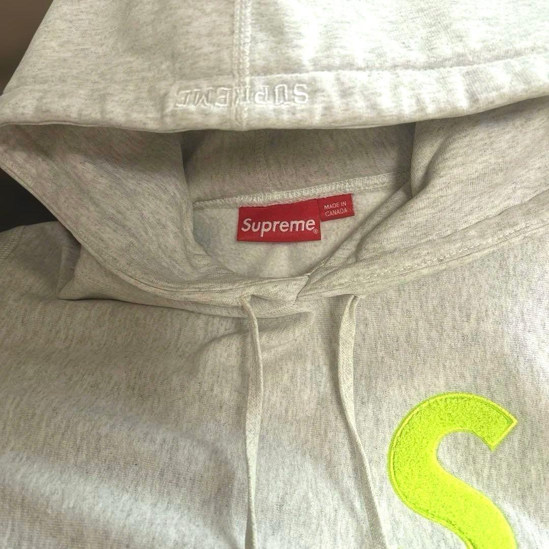 エレン Supremeパーカー