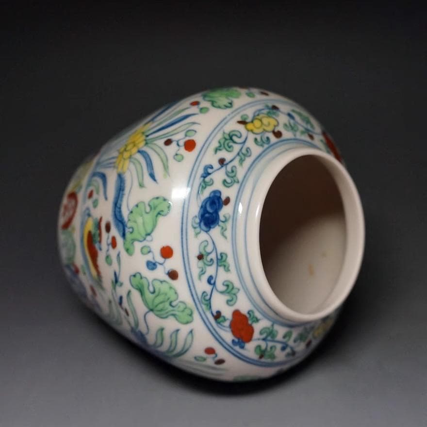 明代斗彩意匠　蓋付罐 　陶器