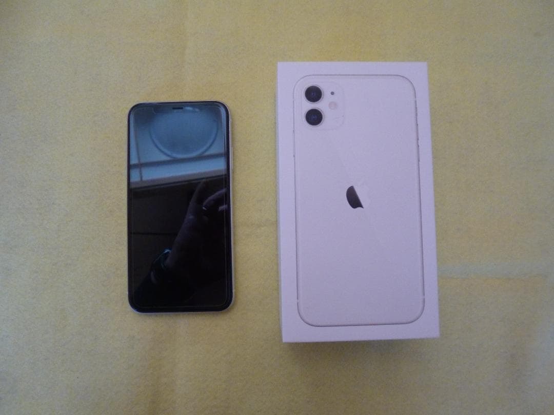 iPhone 11 ホワイト 128GB SIMフリー 美品