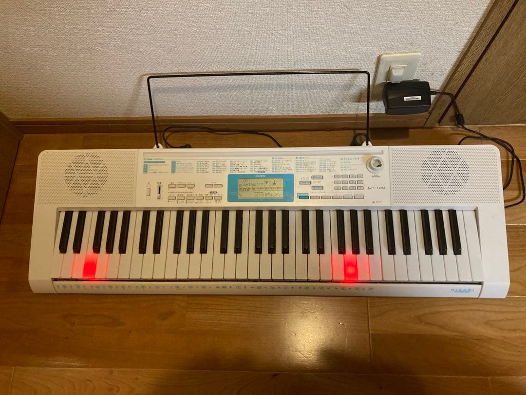 CASIO LK-128 電子キーボード 61鍵 光ナビゲーション機能付き