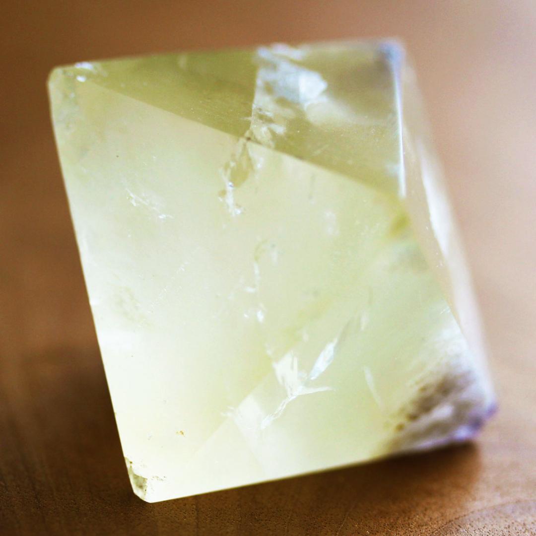 クリームイエロー 82g イリノイ産　フローライト 蛍石　八面体　原石　蛍石