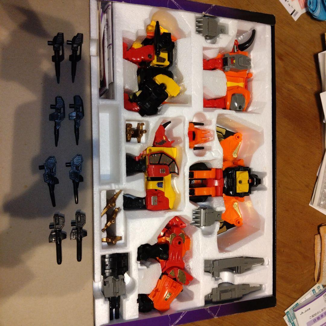 トランスフォーマー　アニマトロン巨重合体兵　プラッキング