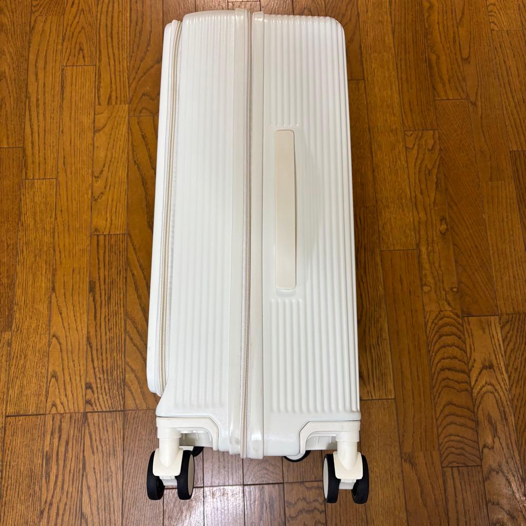 【るるれれろ】B4U スーツケース　Mサイズ　ホワイト