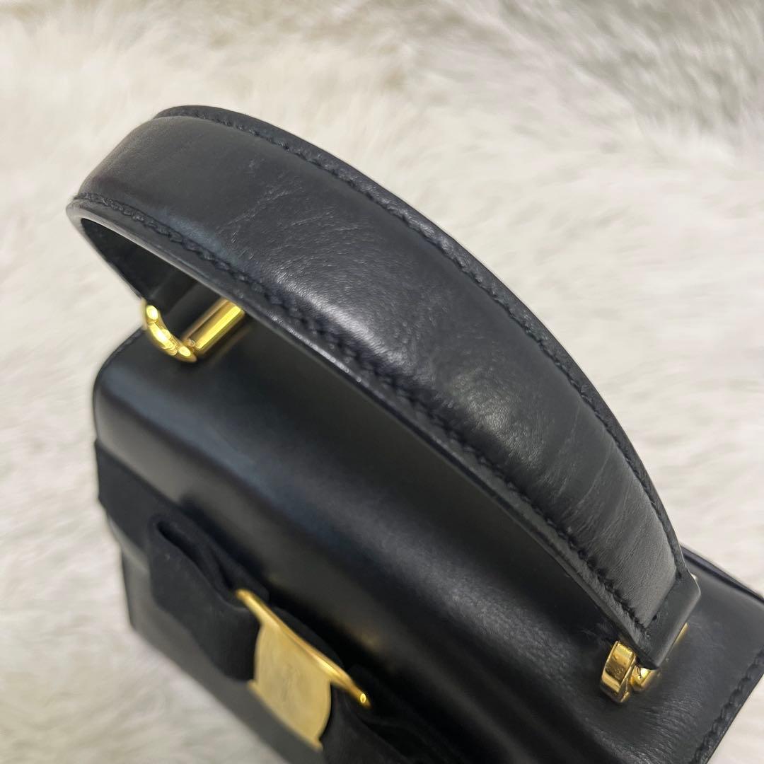 サルヴァトーレフェラガモ ハンドバッグ 2way ブラック ヴァラリボン