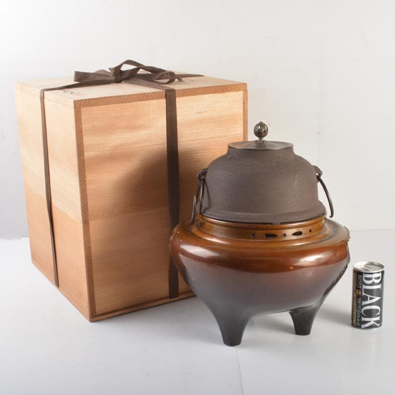 茶道具　鋳師　吉田和正造　唐銅　朝鮮風炉　鉄釜添　共箱　M　6072C