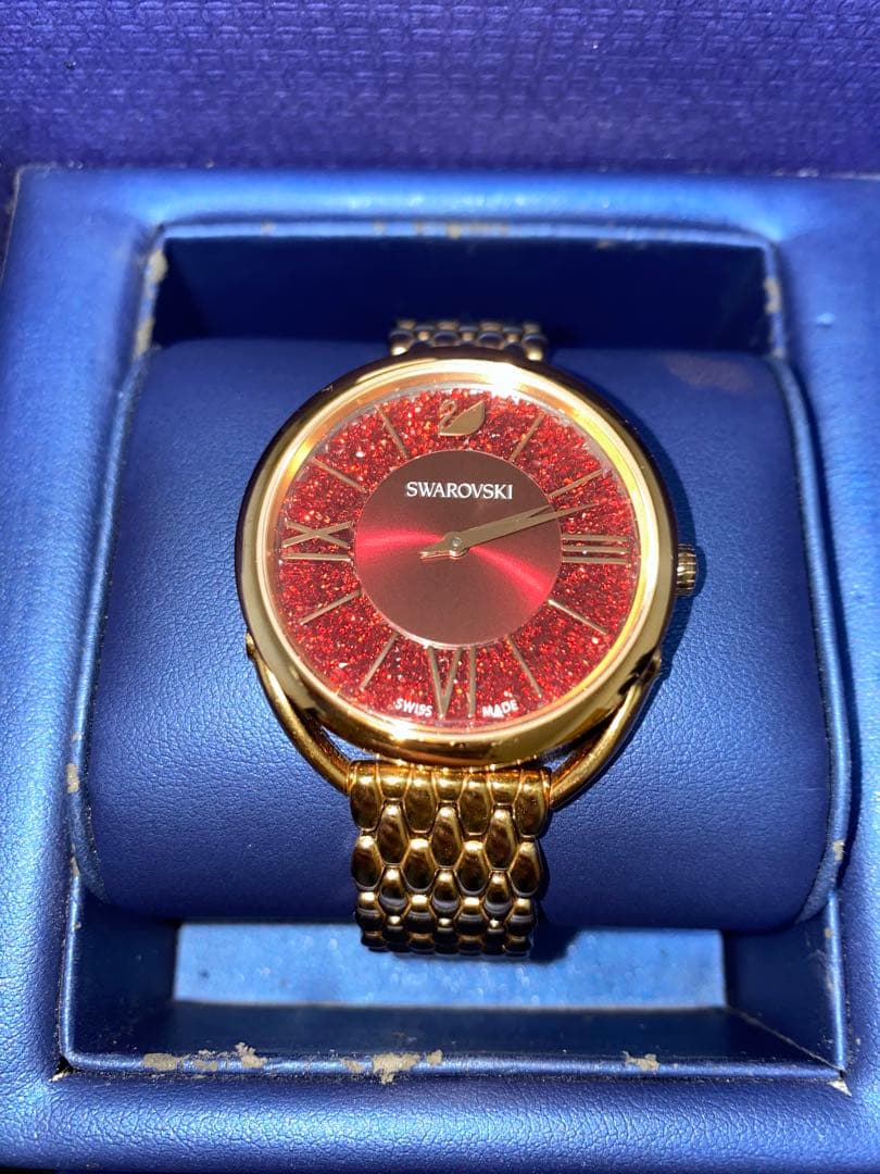 Swarovski レッド ラメ入り 時計