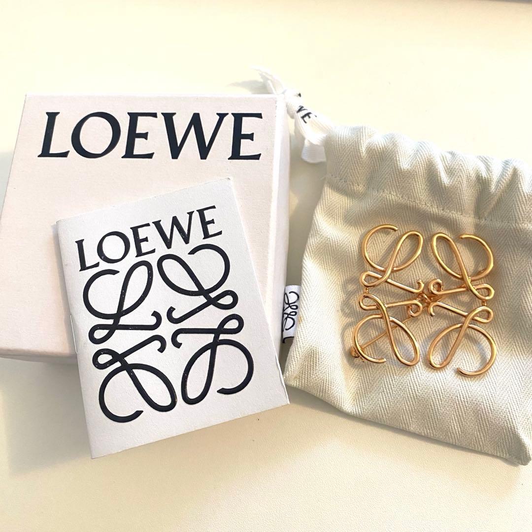 【美品】LOEWE アナグラムブローチ　ピンクゴールド