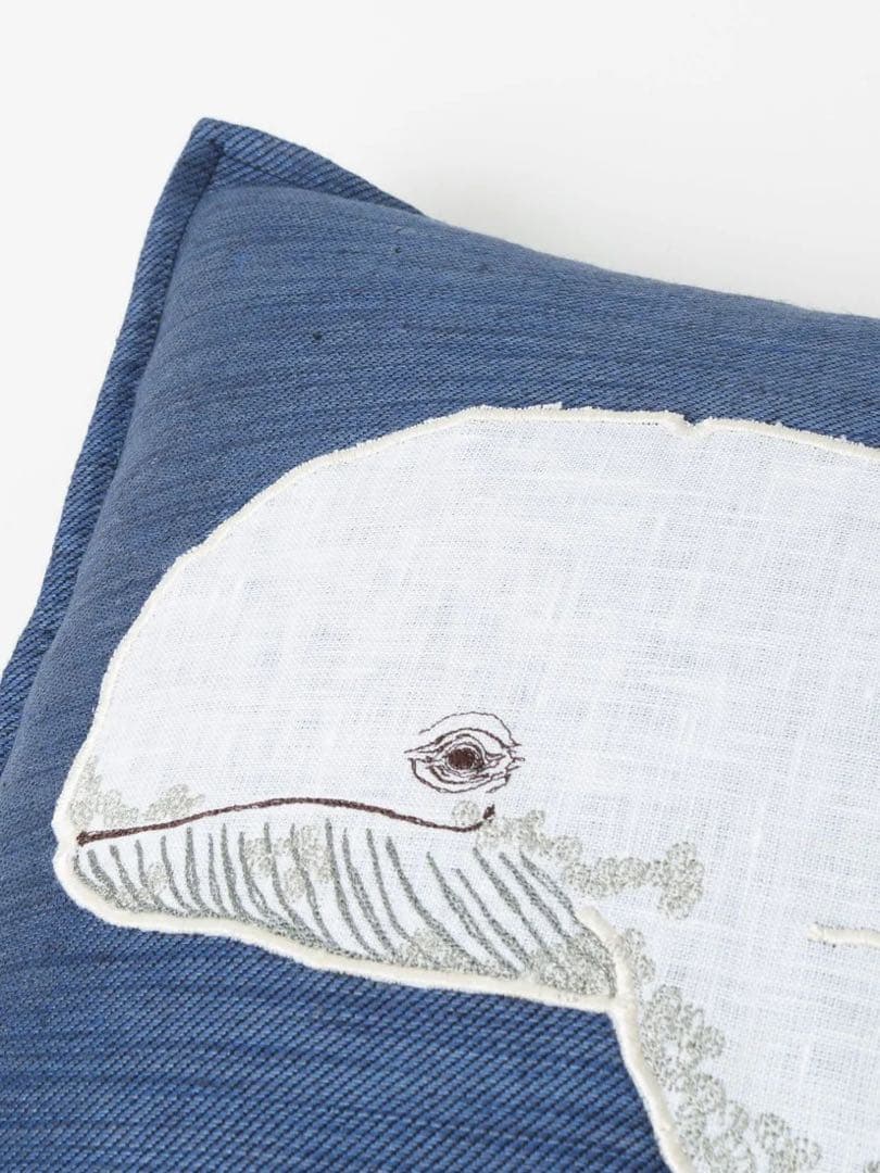 Coral & Tusk クッションカバー くじら Whale Applique